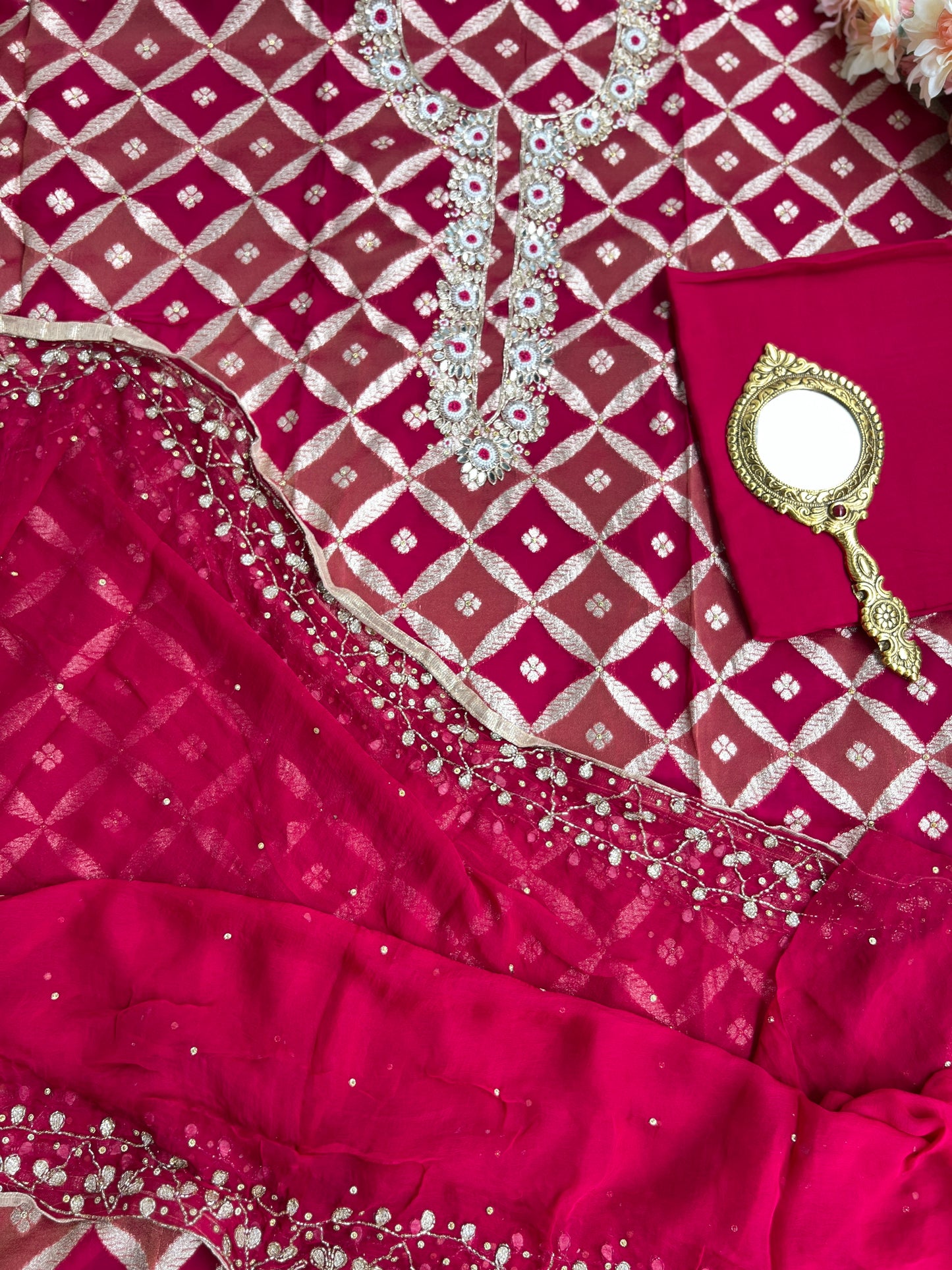 Jaquard Banarasi Elegance with Handwork Detailing 🌸