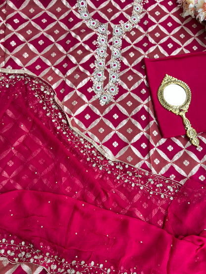 Jaquard Banarasi Elegance with Handwork Detailing 🌸