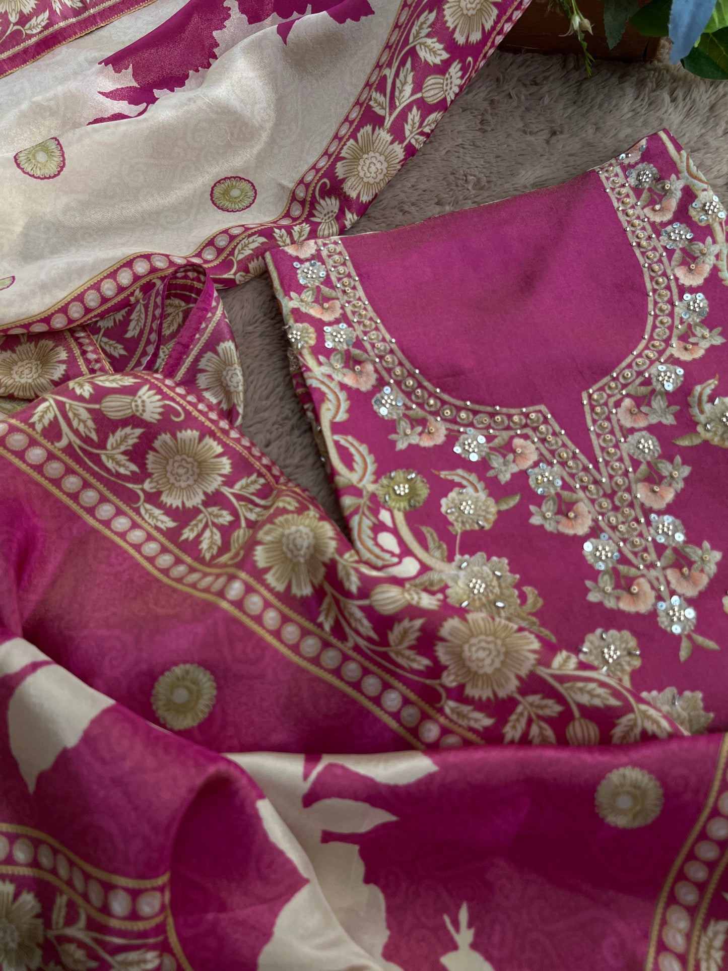 Luxurious Pakistani Split-Design Shimmer Silk semistiched suit