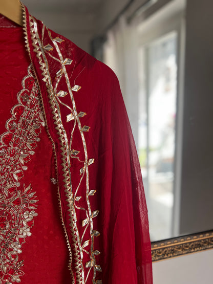 V-Neck Red Gotaphool