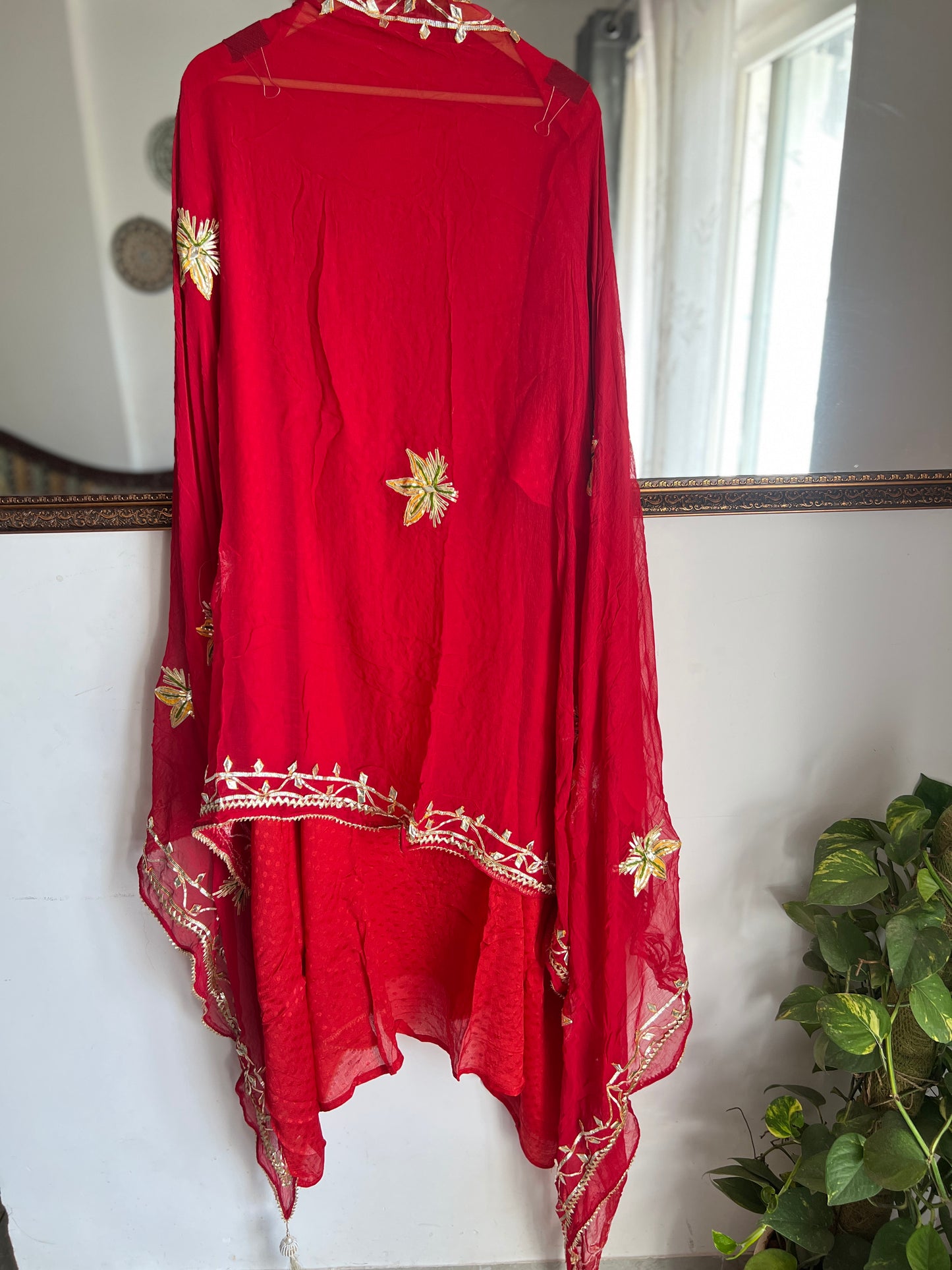 V-Neck Red Gotaphool