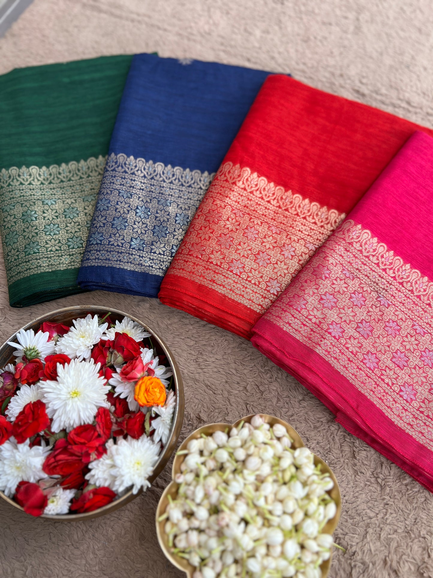Handwoven Jamdani Elegance — A Timeless Weave of Tradition & Grace 💫