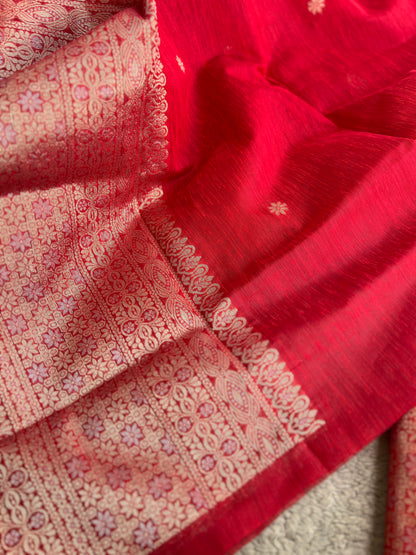 Handwoven Jamdani Elegance — A Timeless Weave of Tradition & Grace 💫