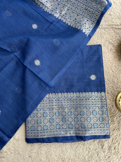 Handwoven Jamdani Elegance — A Timeless Weave of Tradition & Grace 💫