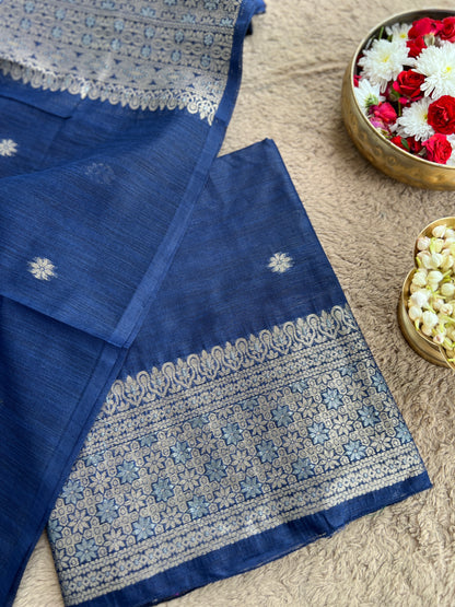 Handwoven Jamdani Elegance — A Timeless Weave of Tradition & Grace 💫