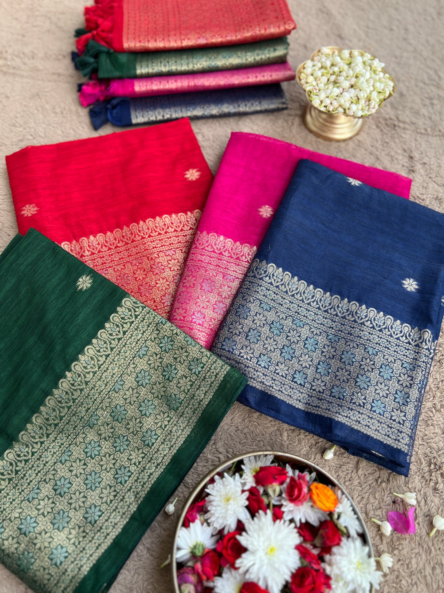 Handwoven Jamdani Elegance — A Timeless Weave of Tradition & Grace 💫