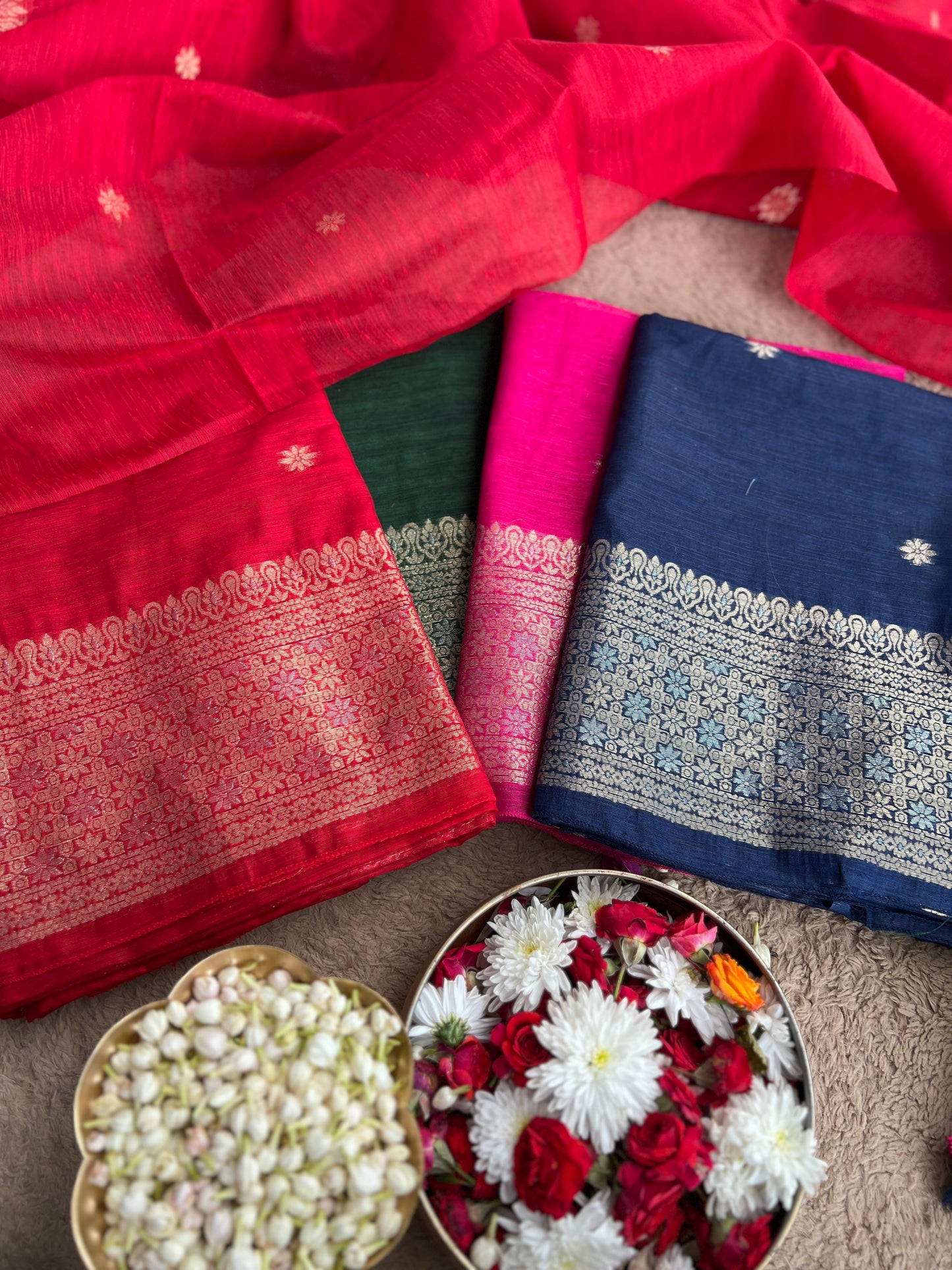 Handwoven Jamdani Elegance — A Timeless Weave of Tradition & Grace 💫