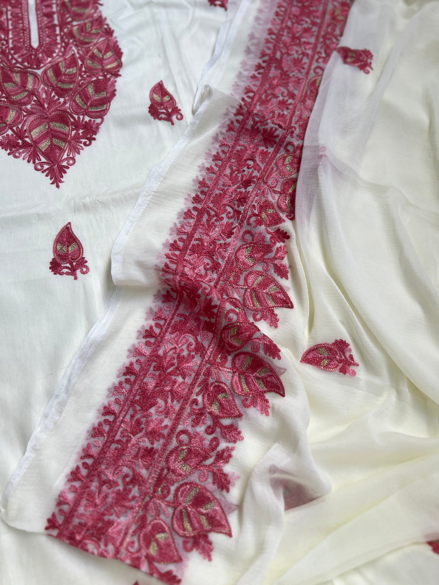 Elegant Vanilla Off-White Suit with Pink Kashmiri Embroidery & Chiffon Dupatta