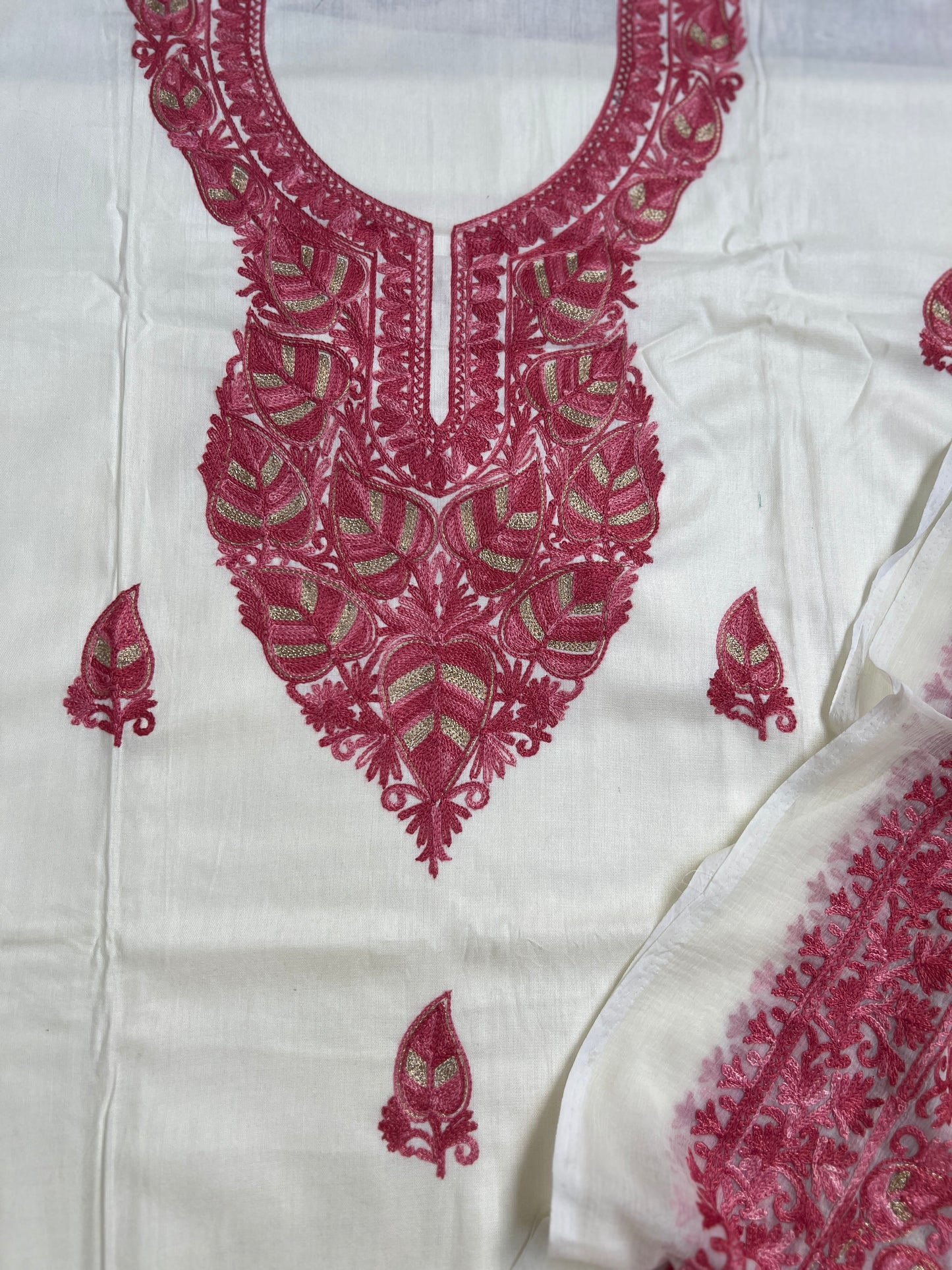 Elegant Vanilla Off-White Suit with Pink Kashmiri Embroidery & Chiffon Dupatta