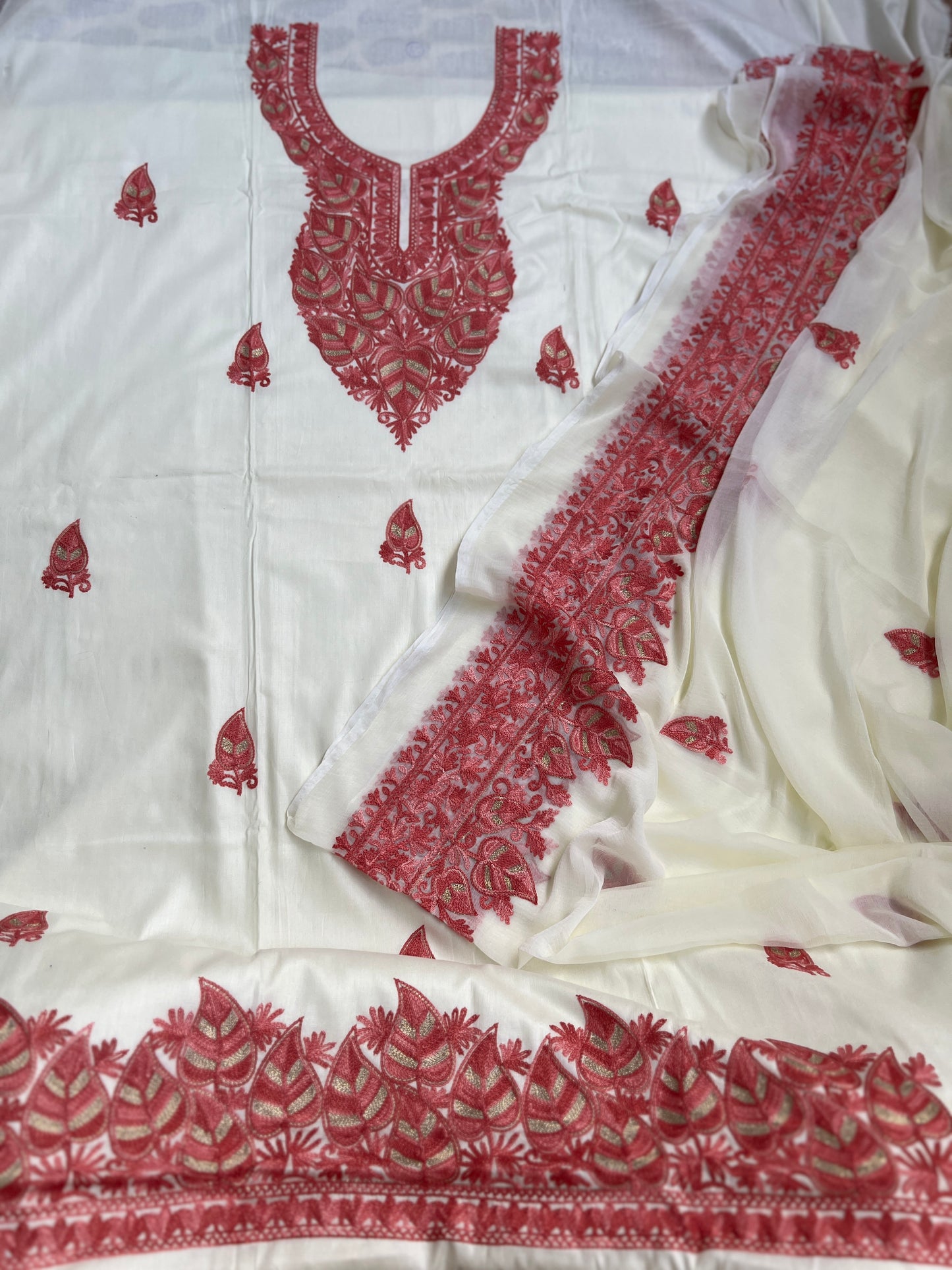 Elegant Vanilla Off-White Suit with Pink Kashmiri Embroidery & Chiffon Dupatta