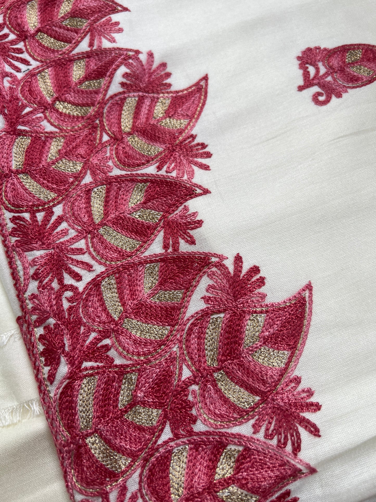Elegant Vanilla Off-White Suit with Pink Kashmiri Embroidery & Chiffon Dupatta