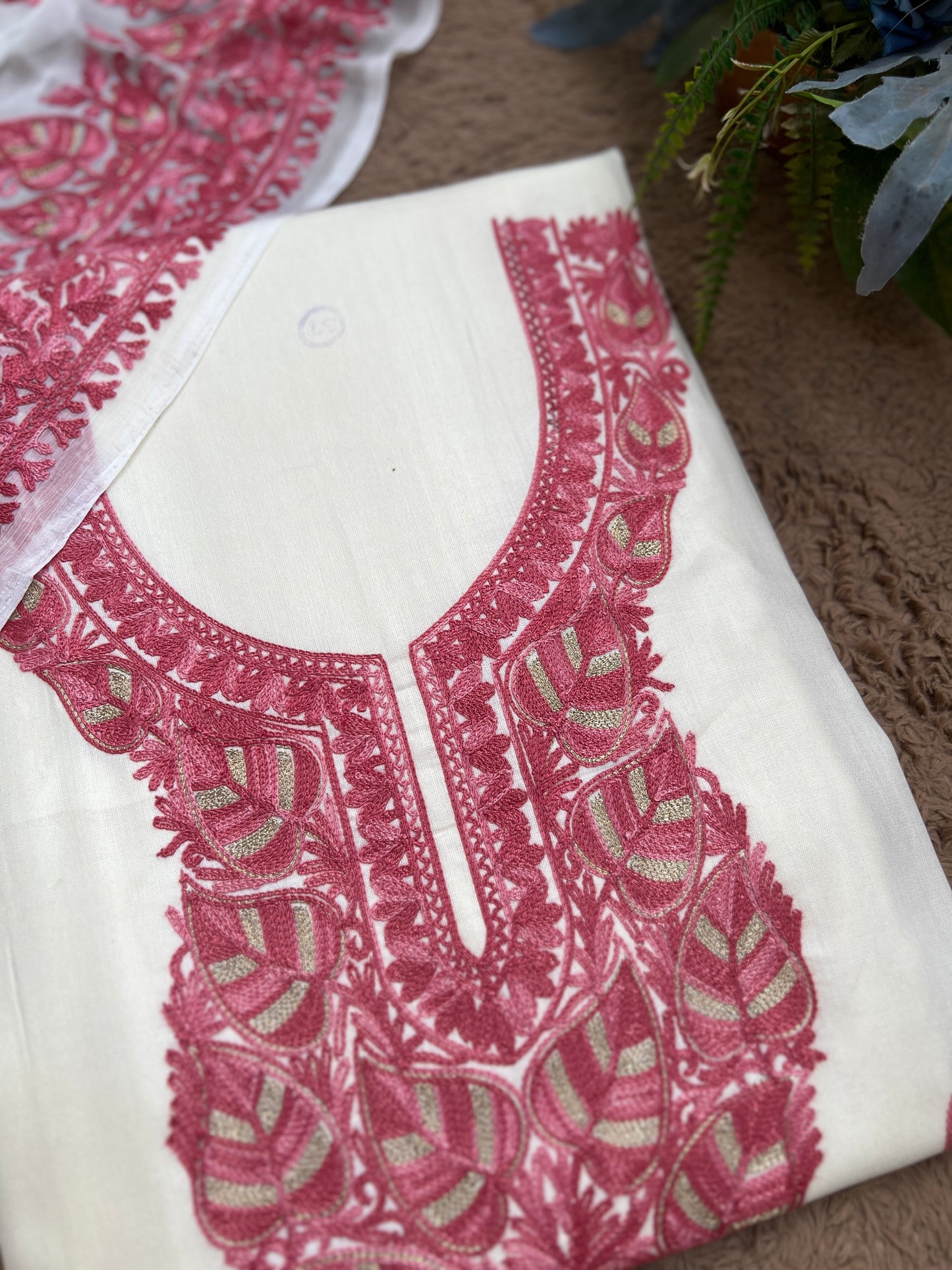 Elegant Vanilla Off-White Suit with Pink Kashmiri Embroidery & Chiffon Dupatta