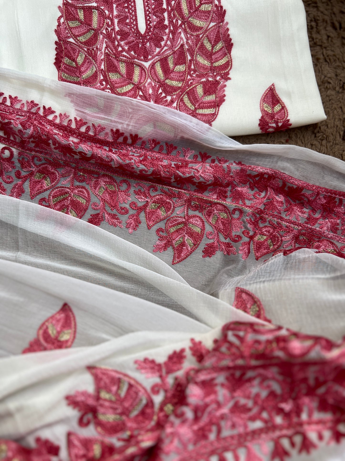 Elegant Vanilla Off-White Suit with Pink Kashmiri Embroidery & Chiffon Dupatta
