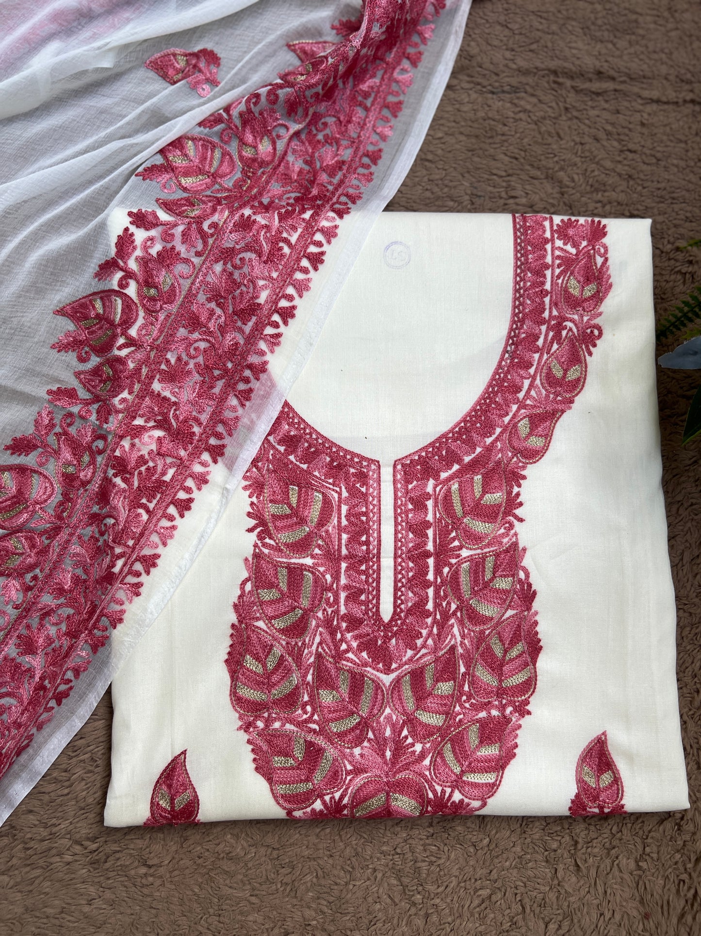 Elegant Vanilla Off-White Suit with Pink Kashmiri Embroidery & Chiffon Dupatta