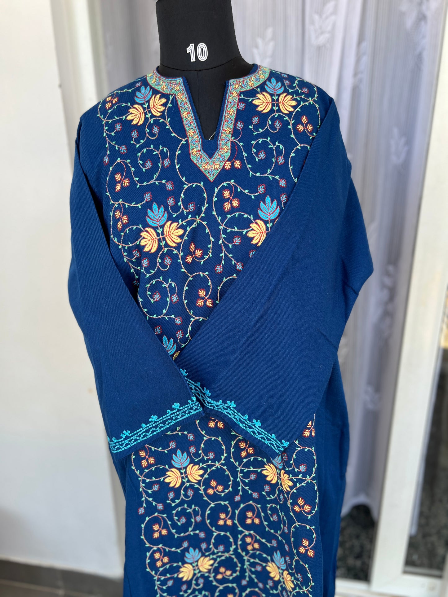 Kashmiri Free-Size Woolen Pheran – Winter Sale Exclusive!