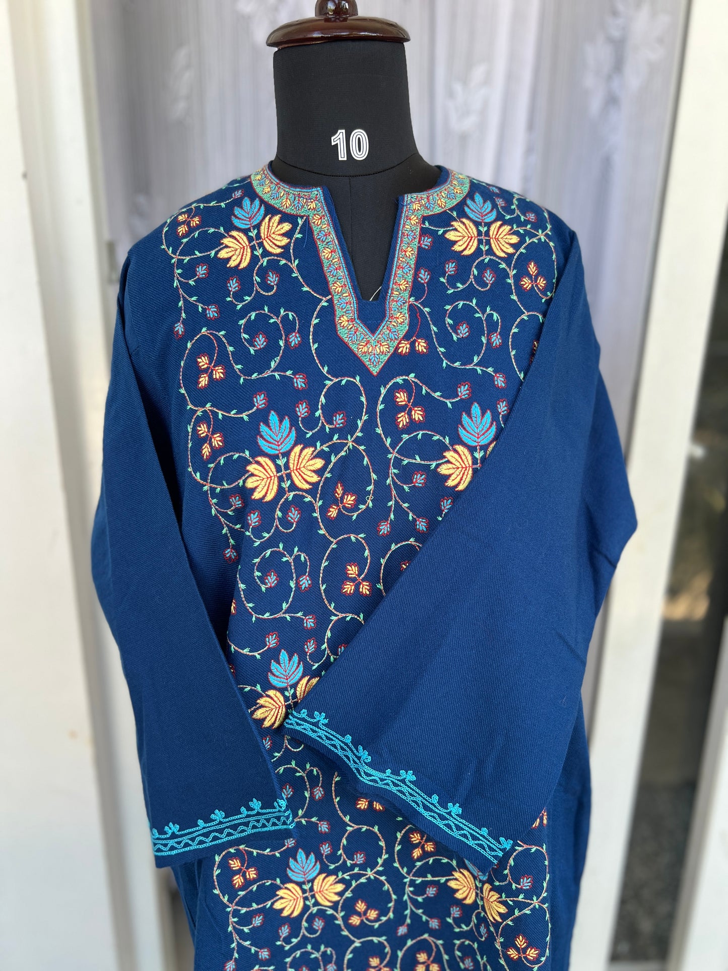 Kashmiri Free-Size Woolen Pheran – Winter Sale Exclusive!