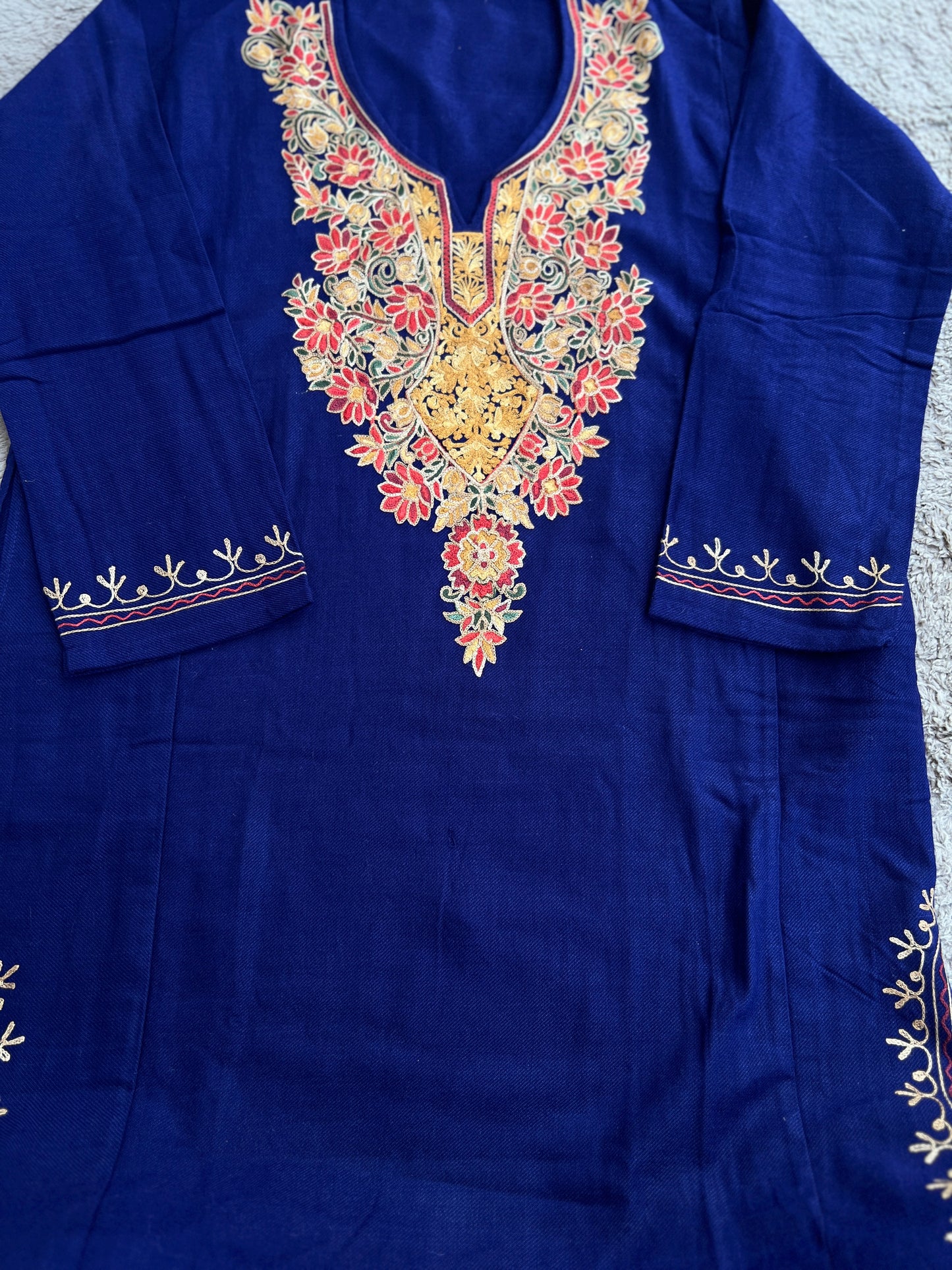 Kashmiri Free-Size Woolen Pheran – Winter Sale Exclusive!