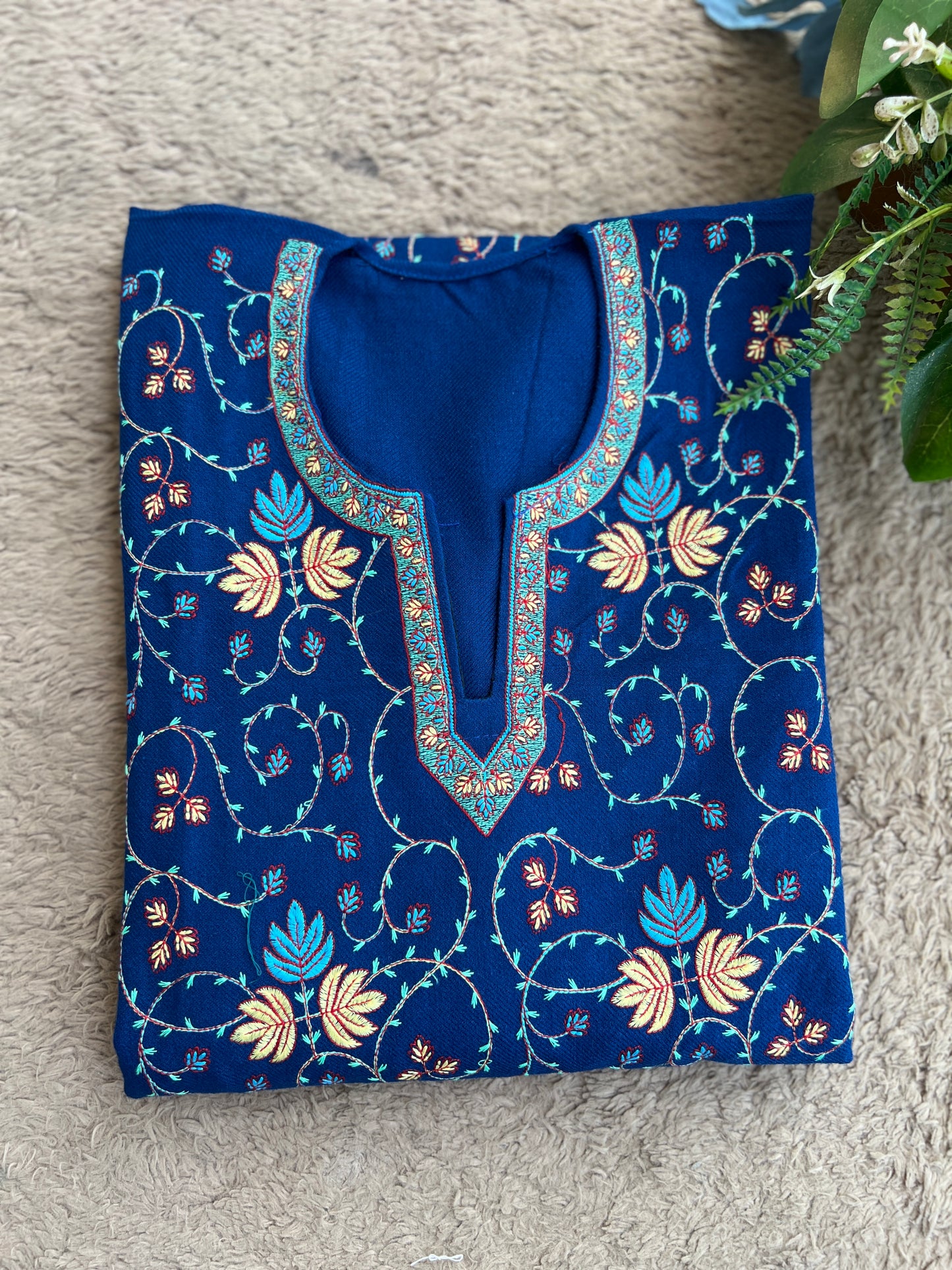 Kashmiri Free-Size Woolen Pheran – Winter Sale Exclusive!